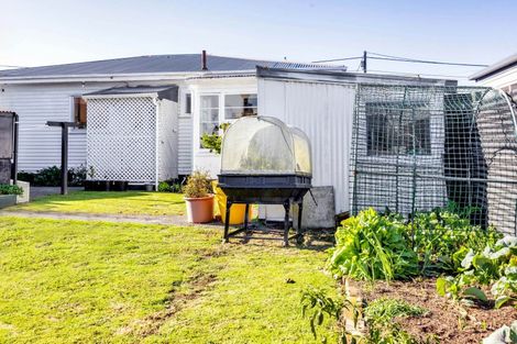 Photo of property in 45 Vogel Street, Hawera, 4610