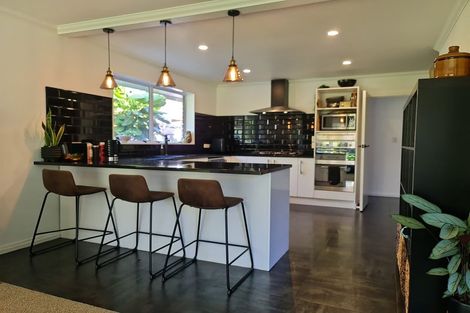 Photo of property in 216 Waiwhetu Road, Waterloo, Lower Hutt, 5011