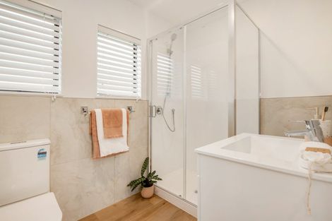 Photo of property in 11 Randal Place, Bayview, Auckland, 0629