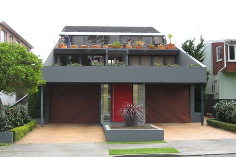 Photo of property in 15 Fillis Street, New Plymouth, 4310