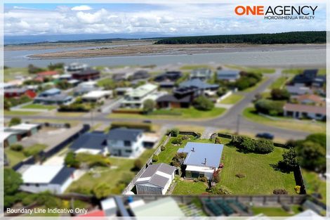Photo of property in 33 Shortt Street, Foxton Beach, Foxton, 4815