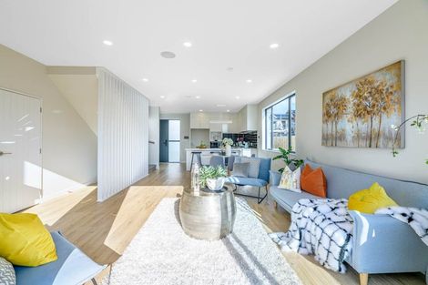 Photo of property in 12 September Place, Forrest Hill, Auckland, 0620