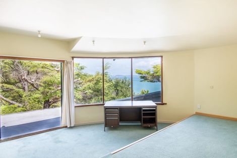 Photo of property in 5 Whiorau Grove, Lowry Bay, Lower Hutt, 5013