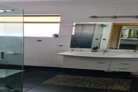 Photo of property in 9 La Lena Grove, Fitzherbert, Palmerston North, 4410