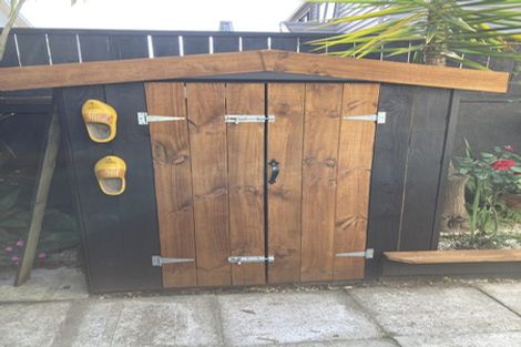 Photo of property in 1/36 Seaview Road, Castor Bay, Auckland, 0620