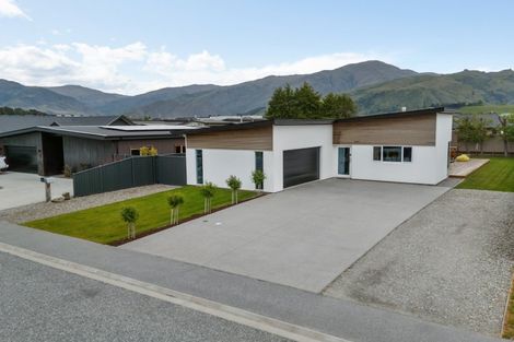 Photo of property in 16 Hosking Drive, Cromwell, 9310