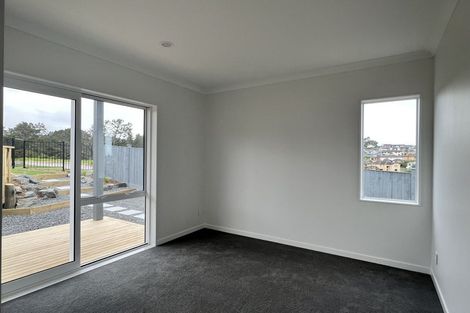 Photo of property in 23 Richard Hill Close, Fairview Heights, Auckland, 0632