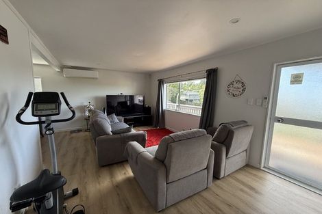 Photo of property in 14 Sarajevo Place, Massey, Auckland, 0614