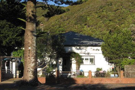 Photo of property in 39 Oroua Street, Eastbourne, Lower Hutt, 5013