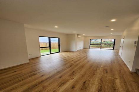 Photo of property in 33b Crestview Rise, Papakura, 2110