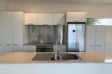 Photo of property in 76h Edmonton Road, Henderson, Auckland, 0612