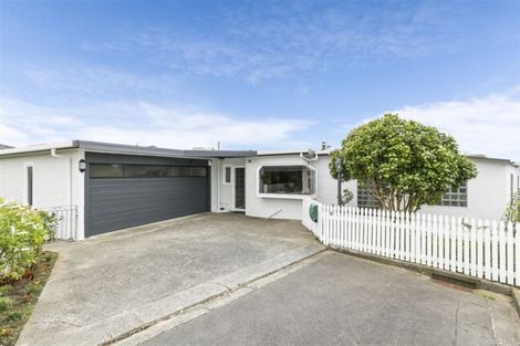 Photo of property in 1 Lanark Way, Northland, Wellington, 6012