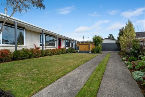 Photo of property in 33 Heta Road, Highlands Park, New Plymouth, 4312