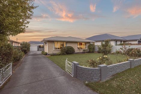 Photo of property in 6 Laing Crescent, Heathcote Valley, Christchurch, 8022