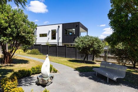 Photo of property in 2 Whaitere Place, Waikawa, Picton, 7220