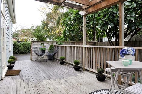 Photo of property in 22a Summer Street, Stanley Point, Auckland, 0624