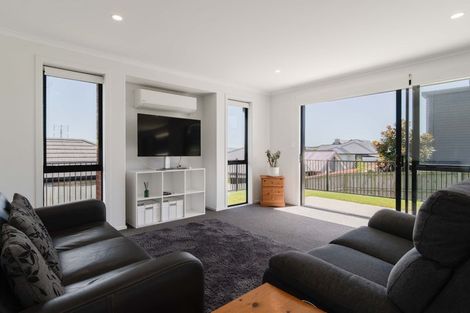 Photo of property in 11 Stingray Drive, Omokoroa, 3114