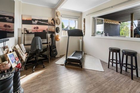 Photo of property in 48 Torkar Road, Clarks Beach, 2122