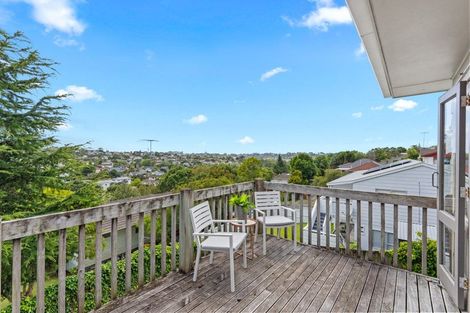Photo of property in 17 Theban Place, Totara Vale, Auckland, 0629