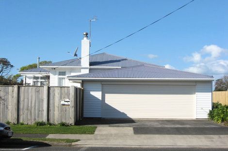 Photo of property in 43 Lismore Street, Strandon, New Plymouth, 4312