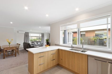 Photo of property in 16 West Place, Greenmeadows, Napier, 4112