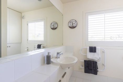 Photo of property in 12 Parry Court, Omaha, 0986