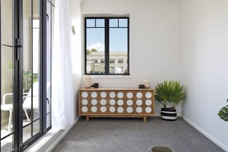 Photo of property in 8 Farnham Street, Mornington, Wellington, 6021