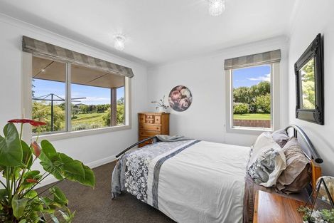 Photo of property in 32 Arthur Road, Paraite, New Plymouth, 4373