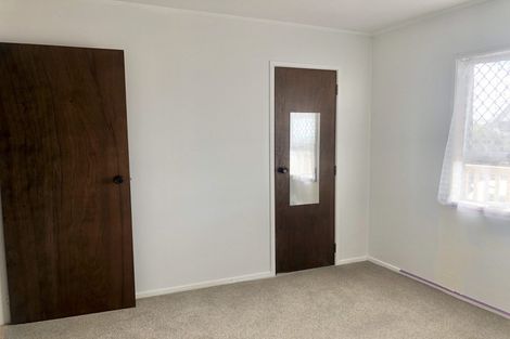 Photo of property in 18 Halldene Terrace, Red Beach, 0932