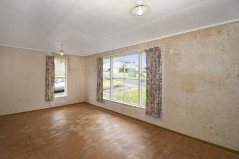 Photo of property in 44 Endeavour Street, Marfell, New Plymouth, 4310