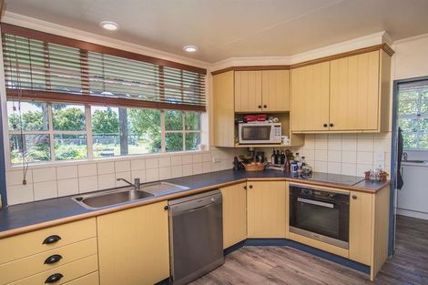 Photo of property in 72 Timaru Road, Waimate, 7924