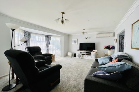 Photo of property in 27 Sheralee Place, Bucklands Beach, Auckland, 2014