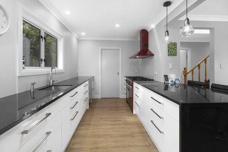 Photo of property in 70 Kahu Road, Paremata, Porirua, 5024