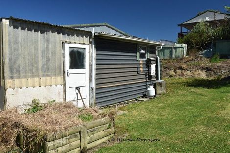 Photo of property in 32 Sandy Beach Road, Tinopai, 0593