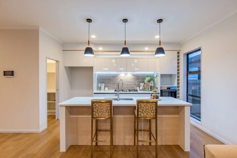 Photo of property in 43 Vinistra Road, Kumeu, 0810