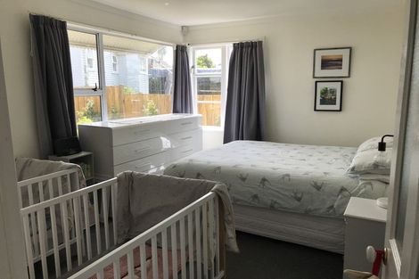 Photo of property in 9a Tahapa Crescent, Meadowbank, Auckland, 1072