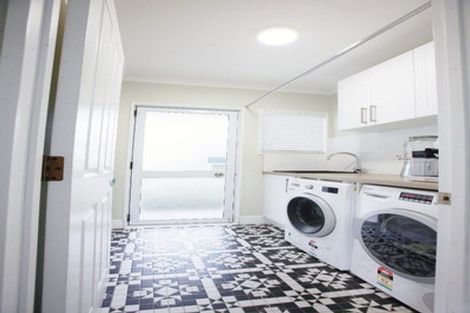 Photo of property in 2 Taroka Close, Pinehill, Auckland, 0632