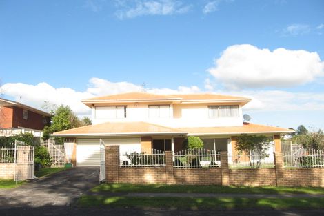 Photo of property in 16 Oliver Twist Avenue, Mellons Bay, Auckland, 2014