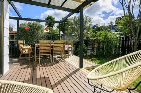 Photo of property in 2/7 Wilkinson Way, Browns Bay, Auckland, 0630