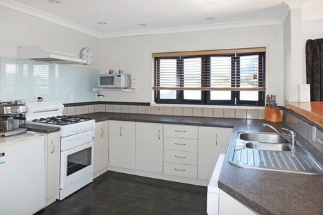 Photo of property in 4 Trafalgar Street, Foxton Beach, Foxton, 4815