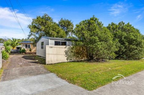 Photo of property in 210 Lake Road, Northcote, Auckland, 0627