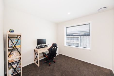 Photo of property in 27 Coutts Way, Fitzherbert, Palmerston North, 4410