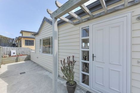 Photo of property in 42a Landsdowne Terrace, Karori, Wellington, 6012