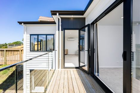Photo of property in 254a Whangaparaoa Road, Red Beach, 0932
