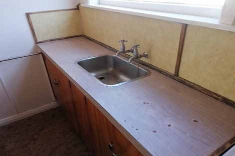 Photo of property in 16 Toru Street, Lyall Bay, Wellington, 6022