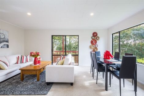 Photo of property in 12 Wren Place, Unsworth Heights, Auckland, 0632