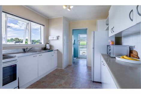 Photo of property in 11 Archlynn Road, Kelston, Auckland, 0602