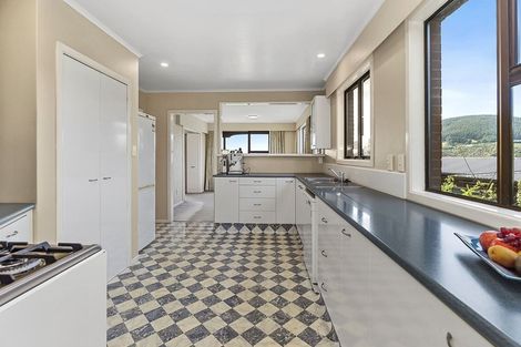 Photo of property in 27 Fyvie Avenue, Tawa, Wellington, 5028