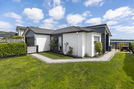 Photo of property in 2 Ihakara Arthur Lane, Aotea, Porirua, 5024