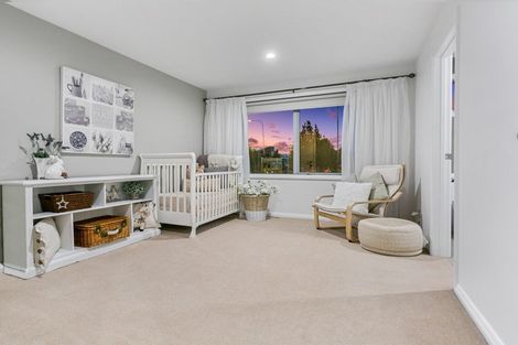 Photo of property in 17 Waiarohia Place, Hobsonville, Auckland, 0616